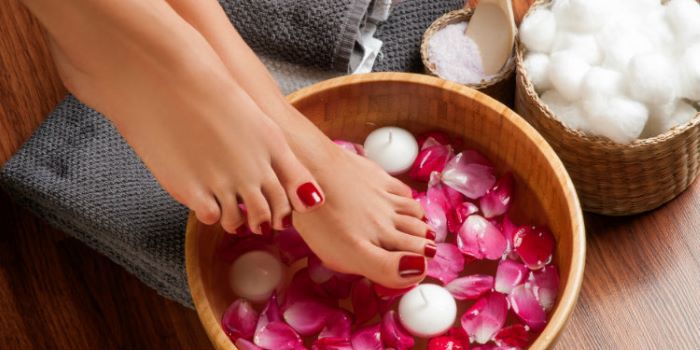 You too can pamper your feet at home with this cleansing therapy