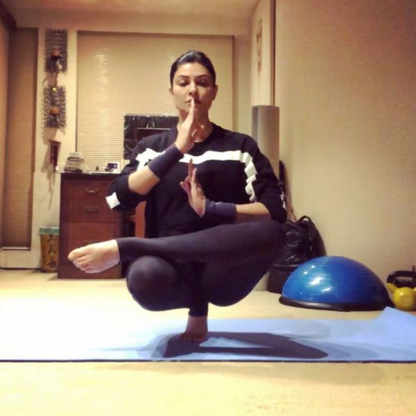 7 Gorgeous Divas of Bollywood rely on Yoga for Fitness