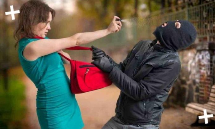 Self Defense Products to Carry in Your Bag If You are Traveling Alone