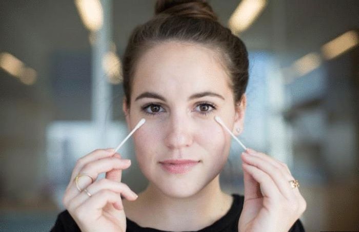 Cotton Swab Q-Tip Useful Makeup Tips