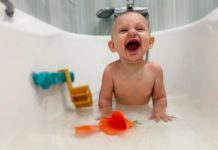 When and How to Bath Newborn