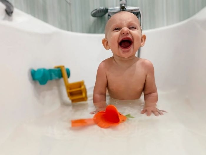 When and How to Bath Newborn