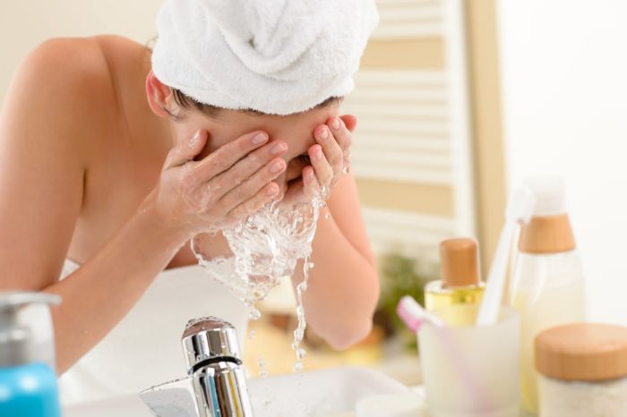 How to Wash your Face without Soap and Face Wash