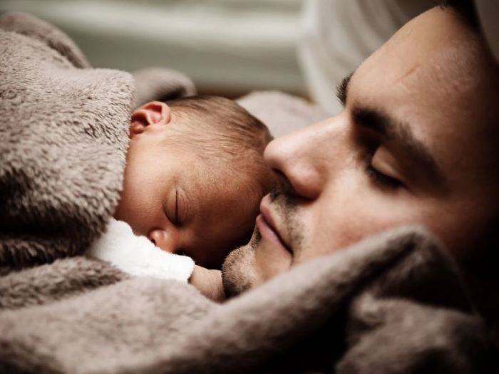 Best Ways New Dads Can Support A New Mom